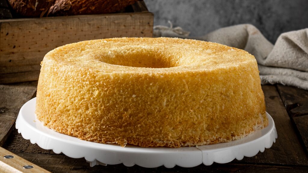 bolo-de-mandioca:-gostoso-e-facil-para-fazer-no-primeiro-dia-do-ano  