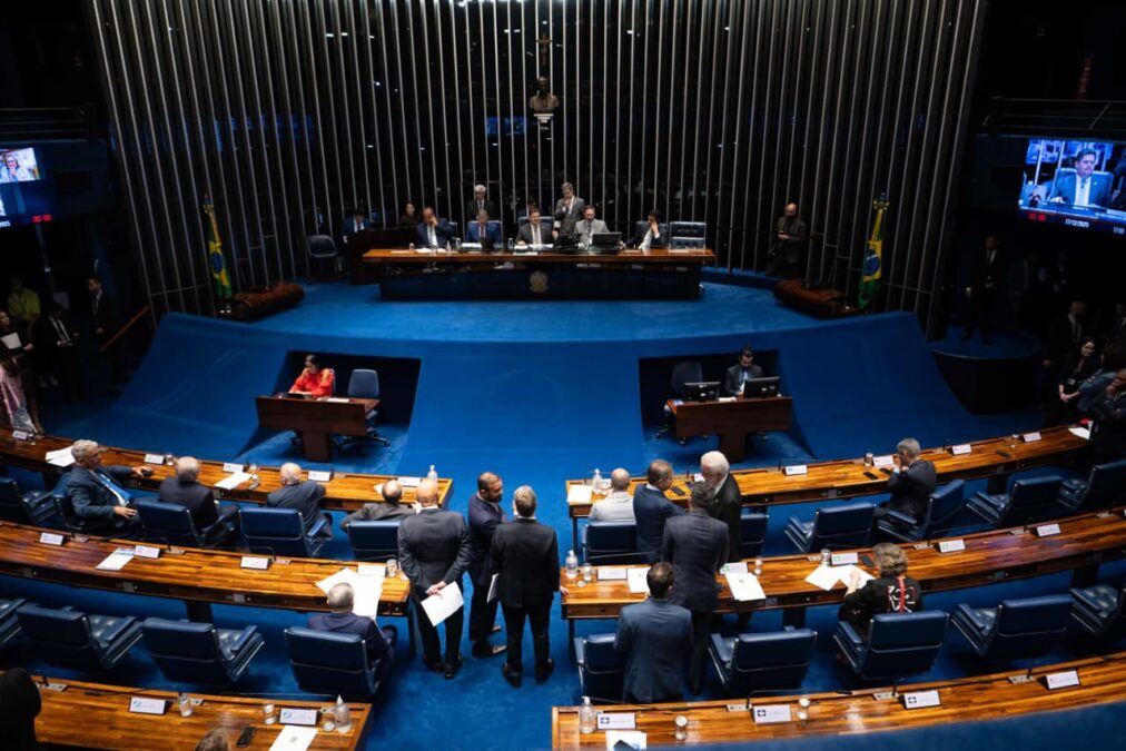 Em meio a pressões, Senado inicia 2026 com post sobre feriados