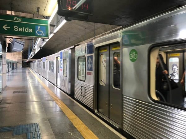 no-1o-dia-util-do-ano,-falha-causa-lentidao-na-linha-2-verde-do-metro