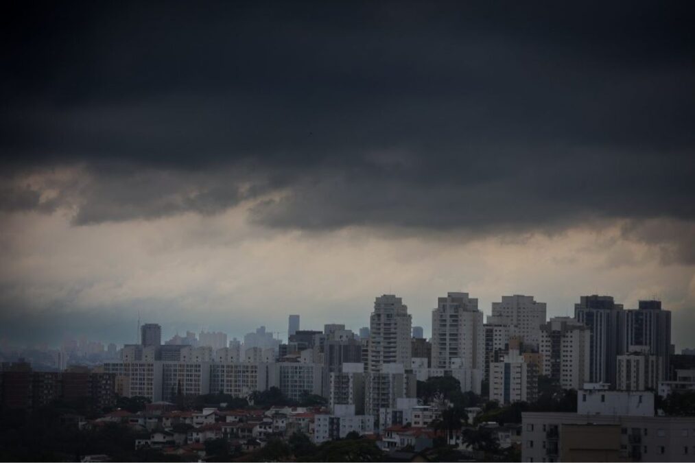 SP tem alerta de perigo para tempestade com ventos de até 100 km/h