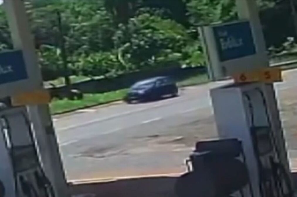 Motorista foge após atropelar mãe com criança de 6 anos em SP