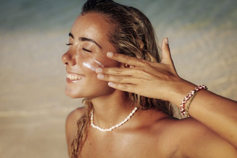 alem-do-filtro-solar,-saiba-o-que-incluir-no-necessaire-para-a-praia?