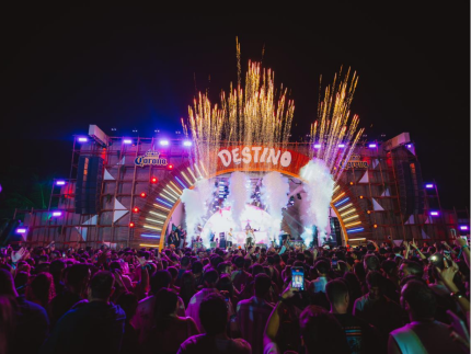 reveillon-destino-encerra-edicao-com-line-up-estrelado-e-experiencia-completa-na-bahia