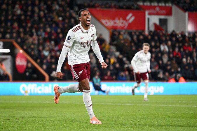 premier-league:-arsenal-vence-bournemouth-e-se-mantem-na-lideranca