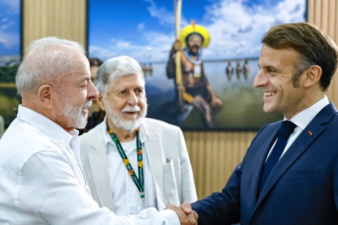 aliado-de-lula,-macron-comemora-queda-de-maduro:-“venezuela-esta-livre”