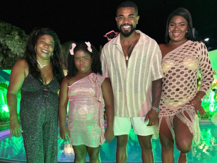 davi-brito-se-revolta-apos-familia-ser-alvo-de-ataques:-“internet-nao-e-terra-sem-lei”