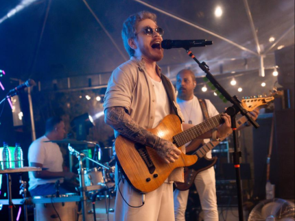 levi-alvim-leva-gingado-baiano-ao-encerramento-da-casa-viva-piri-em-pirenopolis