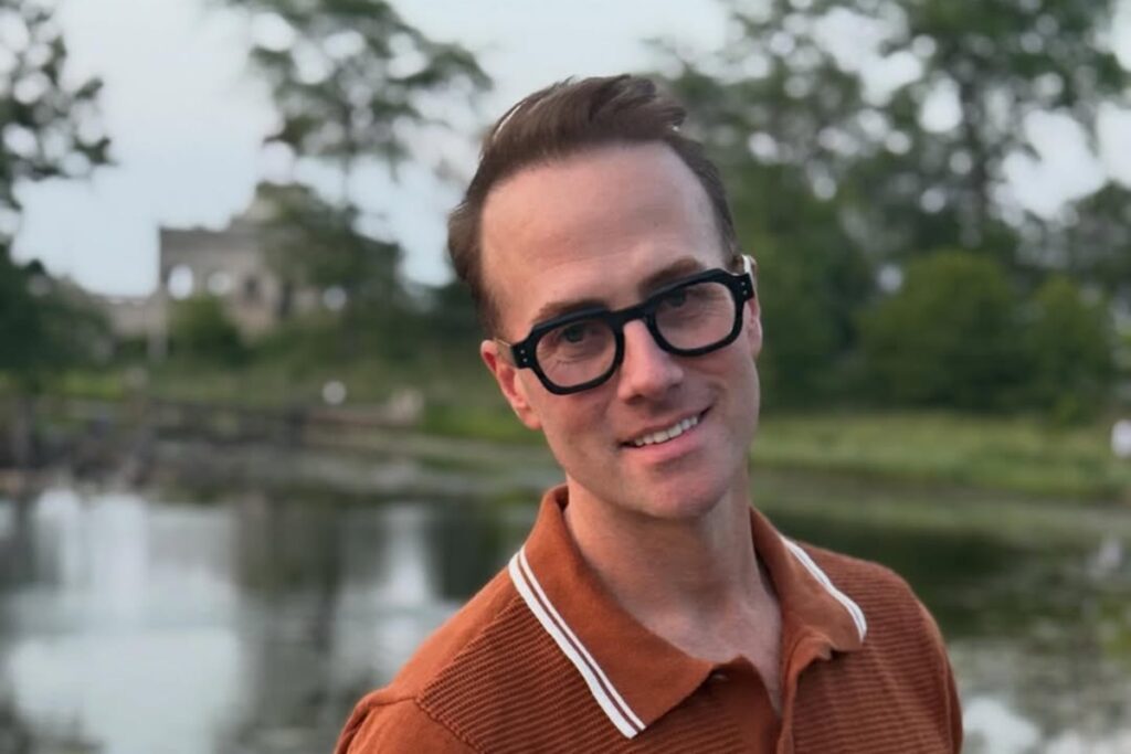 ator-de-wicked-morre-aos-46-anos-em-meio-a-luta-contra-o-cancer