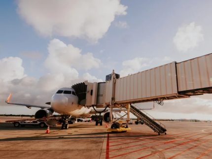 brasileiros-ficam-presos-em-aeroporto-de-aruba-apos-invasao-dos-eua-a-venezuela