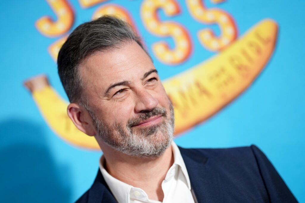 jimmy-kimmel-vence-o-critics-choice-e-ironiza-ao-agradecer-trump