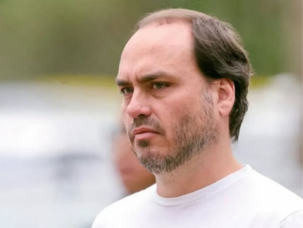 carlos-bolsonaro-reclama-de-impedimento-para-visitar-bolsonaro-preso-em-brasilia