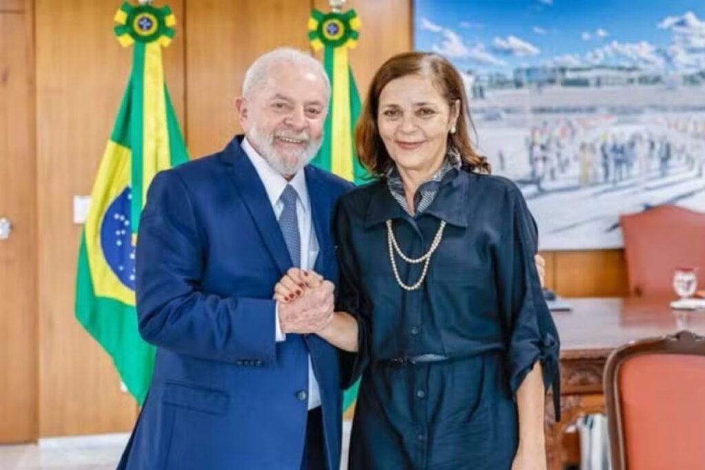 venezuela:-embaixadora-brasileira-vai-a-posse-de-delcy-rodriguez