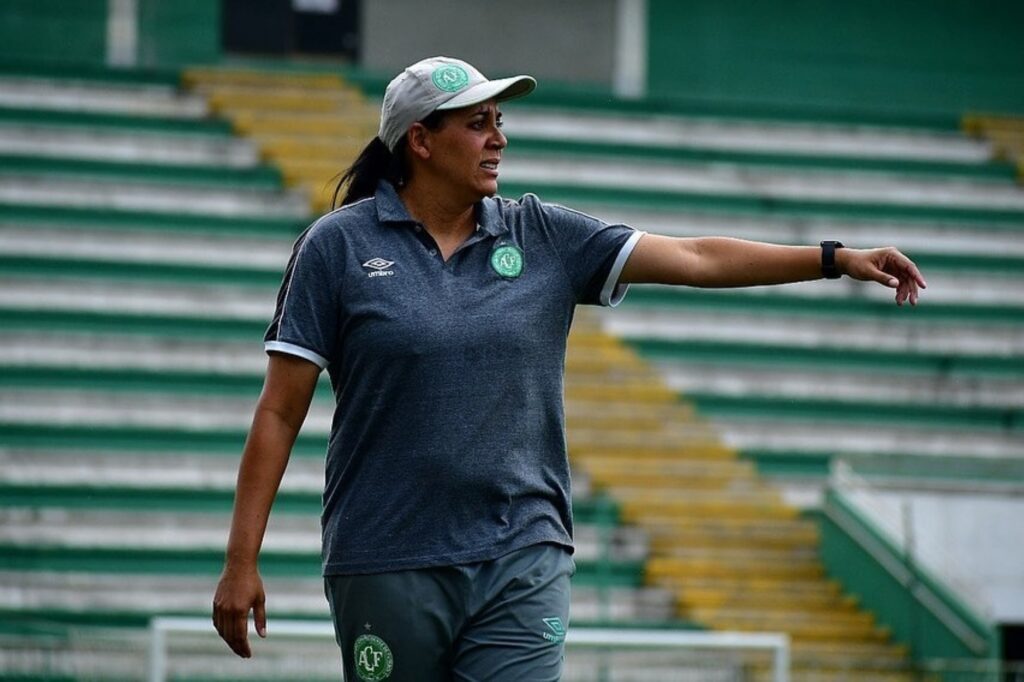 treinadora-da-chapecoense-e-a-1a-da-historia-a-vencer-na-copinha
