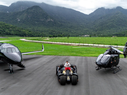 neymar-posa-com-jatinho,-helicoptero-e-batmovel.-saiba-o-valor-da-frota!