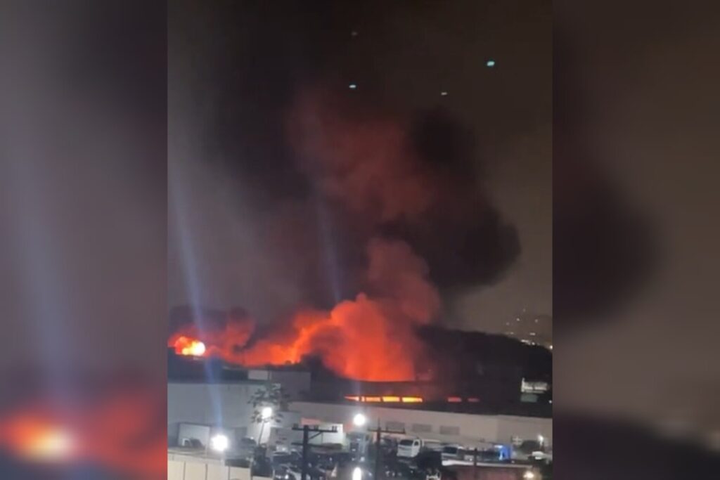 combate-a-incendio-que-atinge-borracharia-ja-passa-de-8-horas