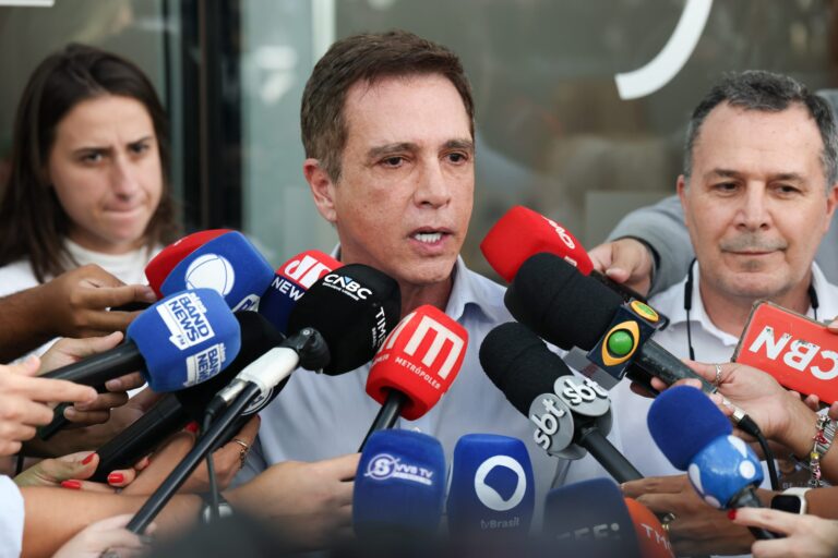 medico-diz-que-bolsonaro-apresenta-apatia,-tontura-e-queda-da-palpebra.-video