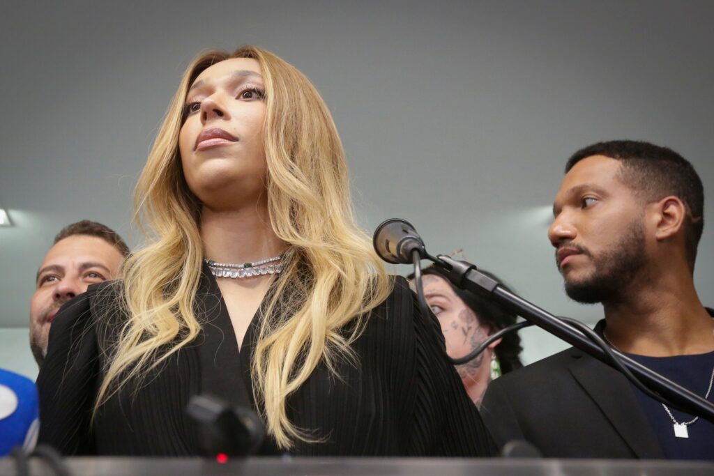 advogado-pede-a-pgr-arquivamento-de-acao-de-erika-hilton-contra-grok