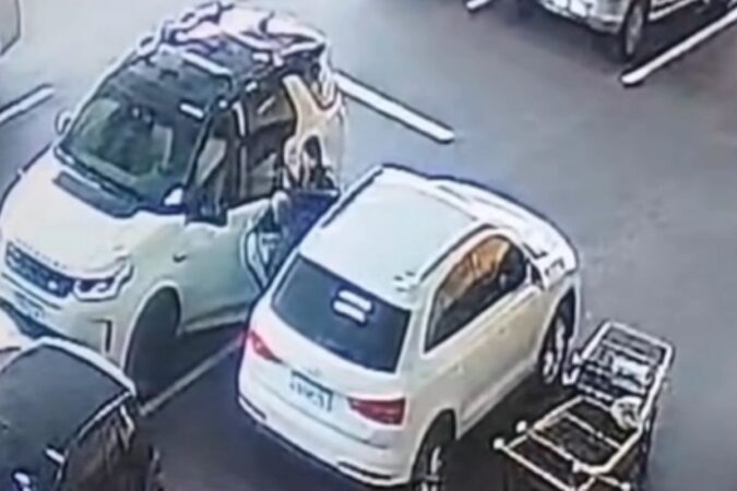 mulher-sequestrada-em-estacionamento-foi-jogada-de-carro-em-rodovia
