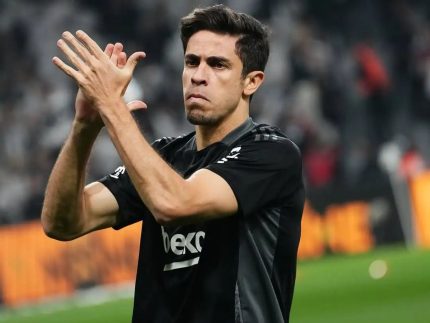 mercado:-corinthians-negocia-com-zagueiro-e-avalia-volante-do-sao-paulo