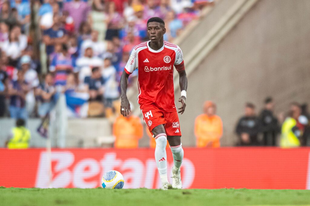 transferencia-de-vitao-para-flamengo-quita-divida-por-thiago-maia