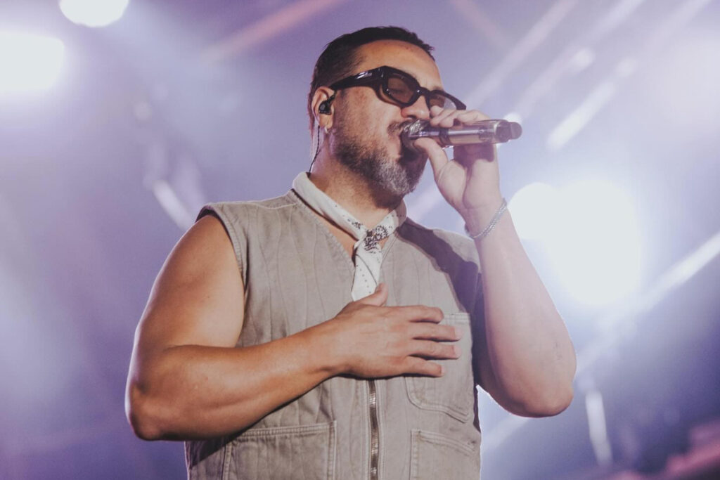 belo-se-confunde-e-agradece-cidade-errada-apos-show;-veja