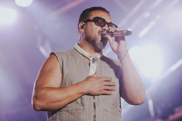 belo-se-confunde-e-agradece-cidade-errada-apos-show;-veja