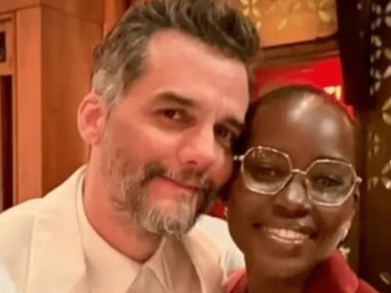 wagner-moura-recebe-premio-de-melhor-ator-em-ny-e-vira-ate-drink-especial