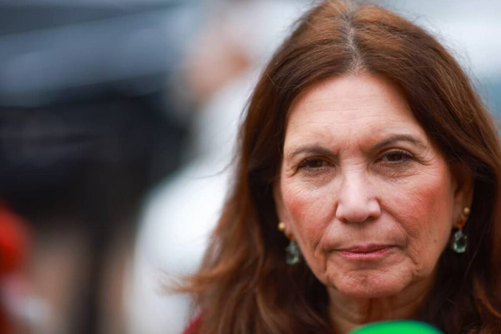 bia-kicis-diz-que-bolsonaro-e-tratado-“pior-que-os-piores-criminosos”