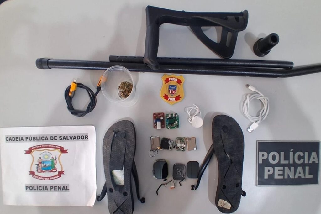 mulher-tenta-entrar-em-presidio-com-drogas-e-eletronicos-em-muleta