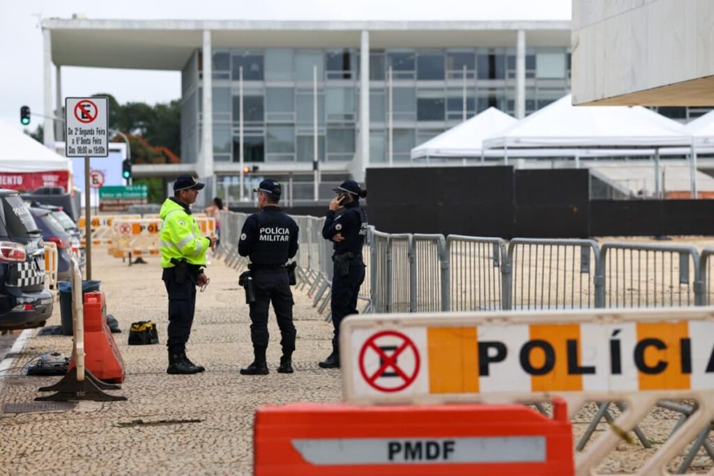 ato-do-8/1:-esplanada-amanhece-com-bloqueios-e-seguranca-reforcada