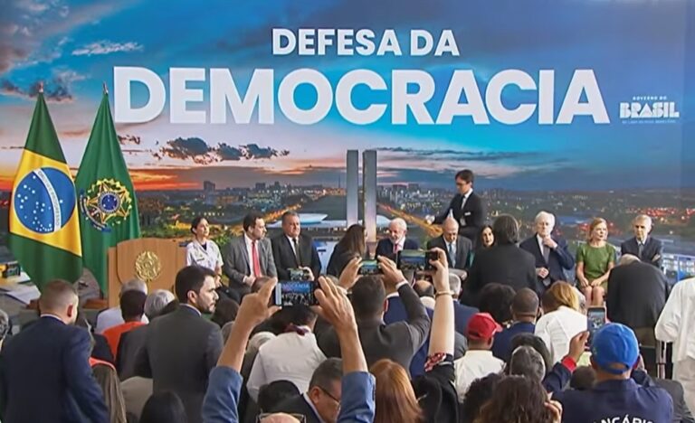 lula-participa-de-ato-sobre-o-8/1-sem-cupula-do-congresso-e-stf.-siga-no-youtube