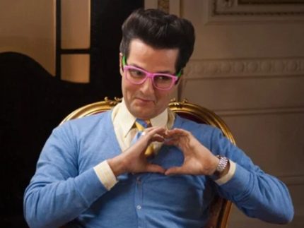 de-“fina-estampa”-para-“tres-gracas”:-cro-retorna-rico,-entediado-e-fazendo-trabalho-voluntario