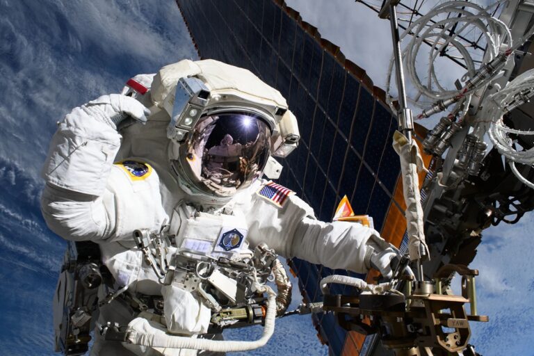 nasa-estuda-adiantar-missao-de-retorno-para-resgatar-astronauta-doente