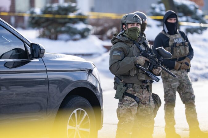 agentes-federais-dos-eua-atiram-contra-duas-pessoas-em-portland