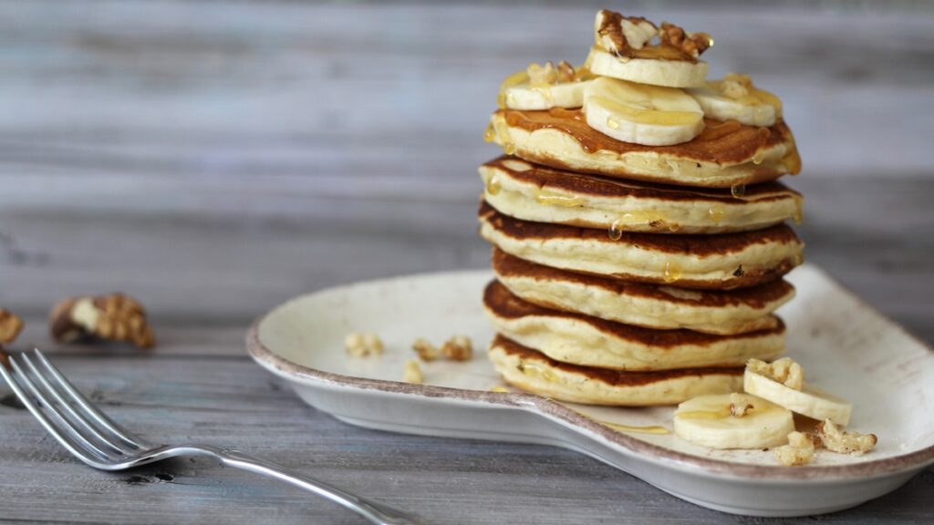 panqueca-proteica-de-banana-com-canela-garante-saciedade-e-energia