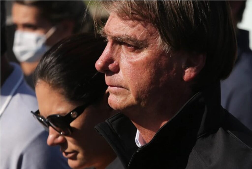 michelle-diz-que-bolsonaro-tem-perda-de-equilibrio-ao-se-levantar