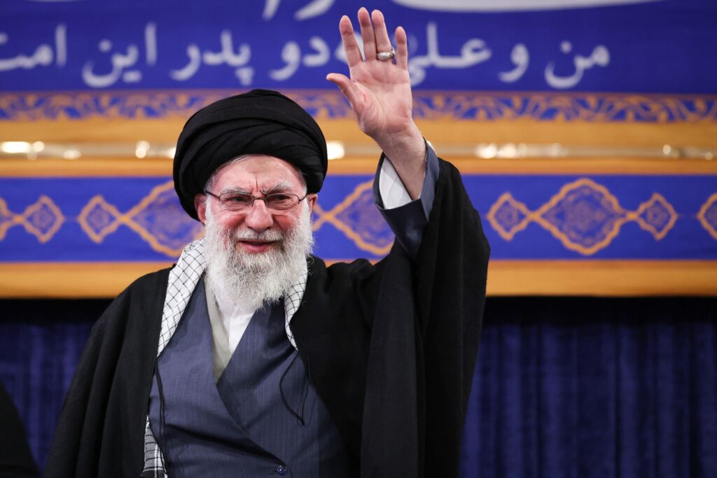 protestos-violentos-se-espalham-pelo-ira-e-deixam-khamenei-sob-pressao
