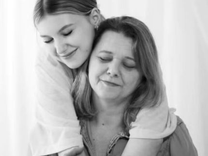 mae-de-isabel-veloso-se-despede-da-filha-aos-19-anos:-“parte-de-mim-foi-rasgada”