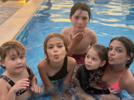 sol,-piscina-e-familia:-netos-de-leonardo-aproveitam-dia-na-fazenda-talisma