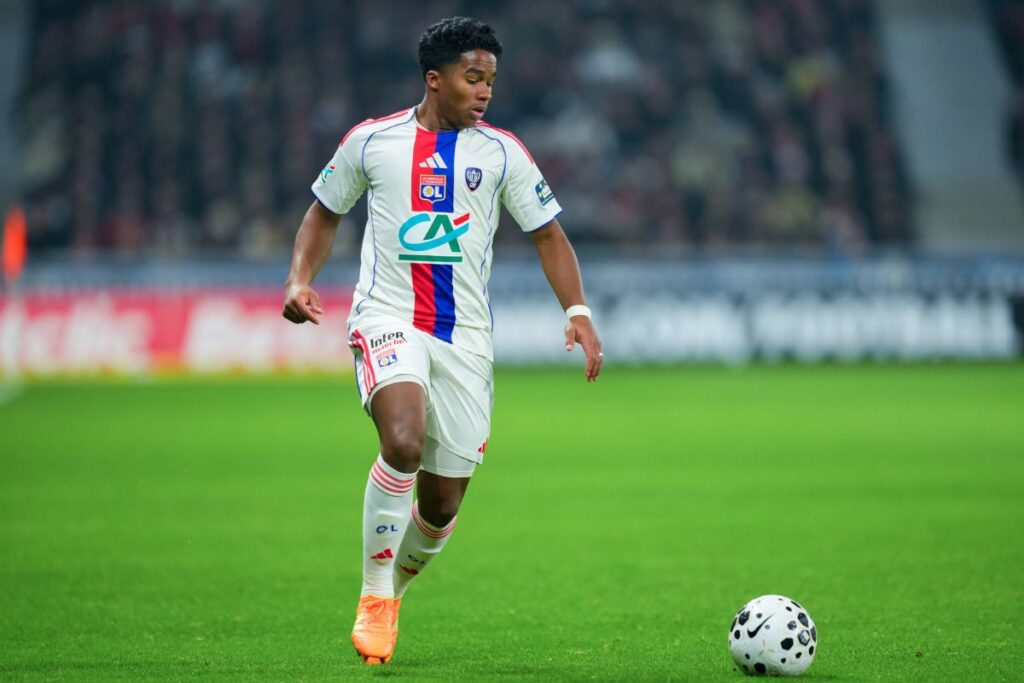 video:-em-estreia-pelo-lyon,-endrick-marca-golaco-na-copa-da-franca