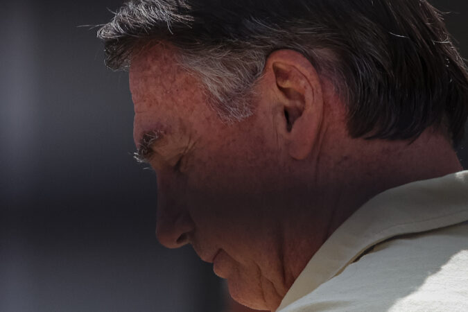 bolsonaro-recebe-visita-medica-apos-“azia-constante”,-diz-carlos