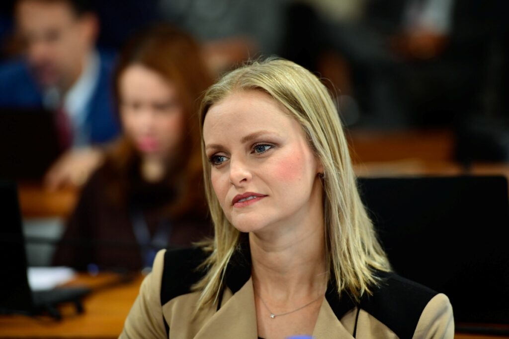 empresa-usada-por-“careca-do-inss”-pagou-r$-700-mil-a-ministra-do-stm.-video