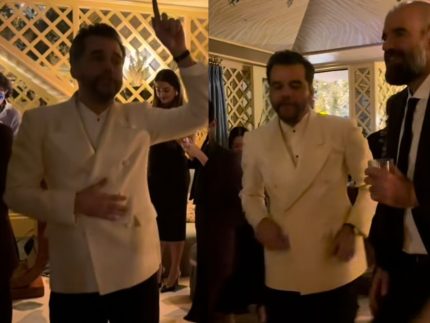 wagner-moura-e-elenco-de-“o-agente-secreto”-celebram-premios-no-globo-de-ouro-com-roda-de-samba