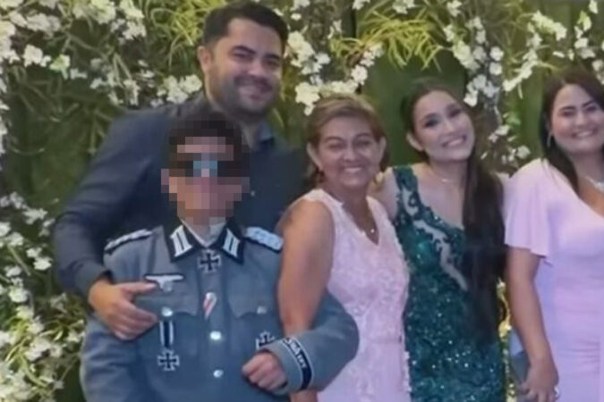 faculdade-se-manifesta-sobre-garoto-com-uniforme-nazista-em-formatura