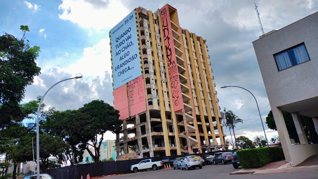 implosao-de-iconico-hotel-no-centro-de-brasilia-tem-hora-marcada