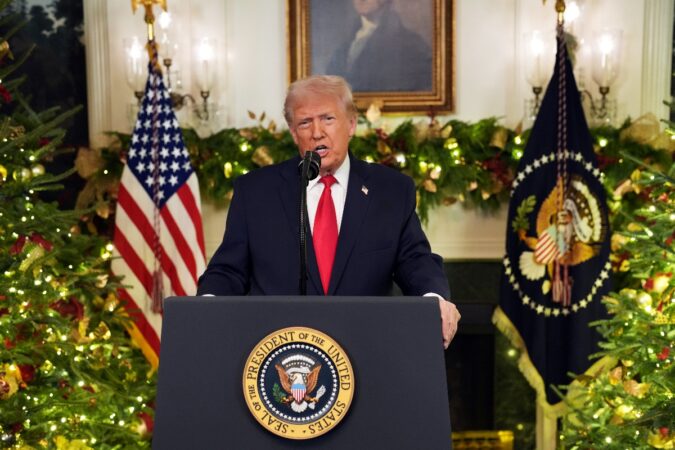 trump-volta-a-atacar-powell-apos-dado-de-inflacao:-“atrasado-demais”