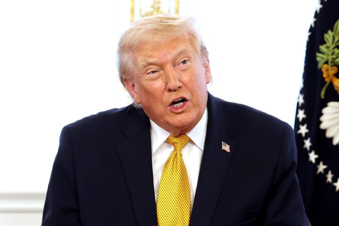 trump-diz-que-cancelou-reunioes-com-ira-ate-que-“assassinatos-parem”