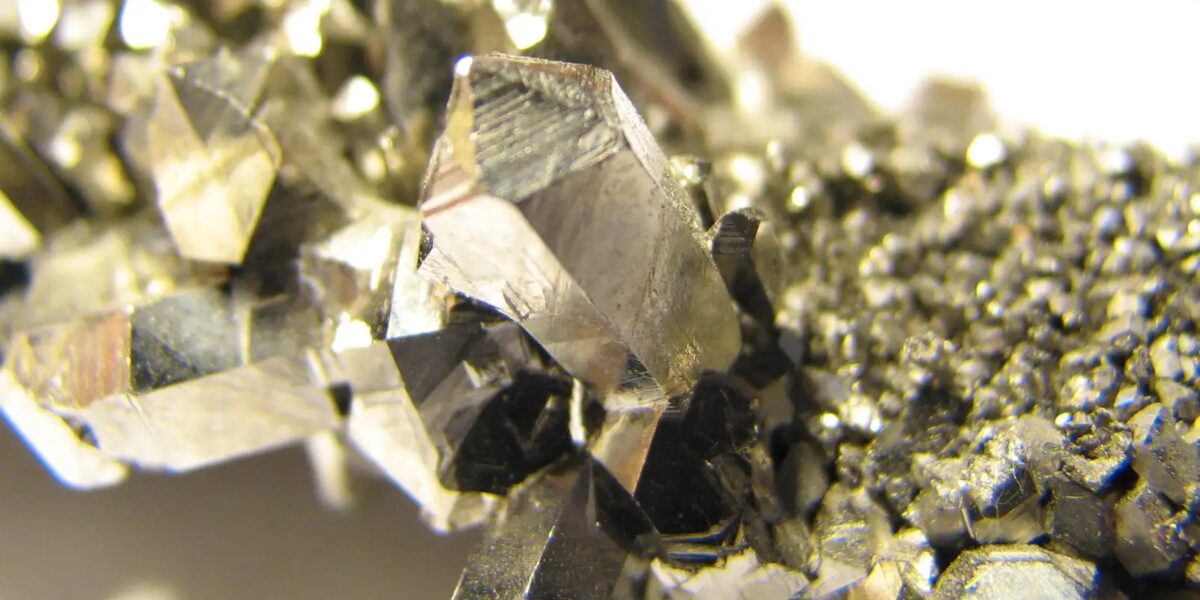 USP desenvolve bateria funcional de nióbio de 3 volts