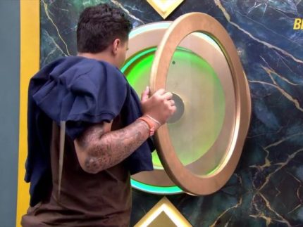 com-uma-semana-de-“bbb26”-pedro-aperta-o-botao-e-desiste-do-reality