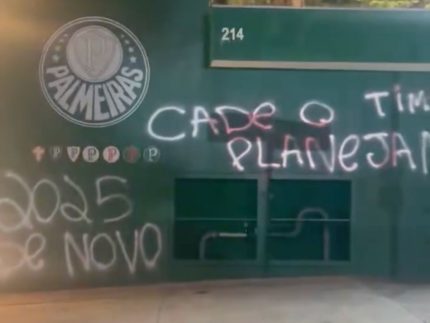 muros-do-palmeiras-sao-pichados-apos-goleada-sofrida-para-o-novorizontino